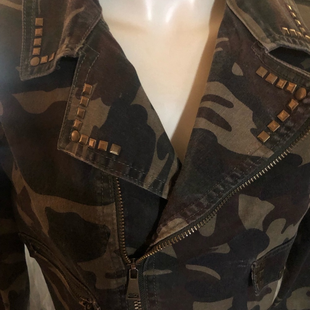 VIP JEANS CAMOUFLAGE CROPPED STUDDED JACKET MEDIUM